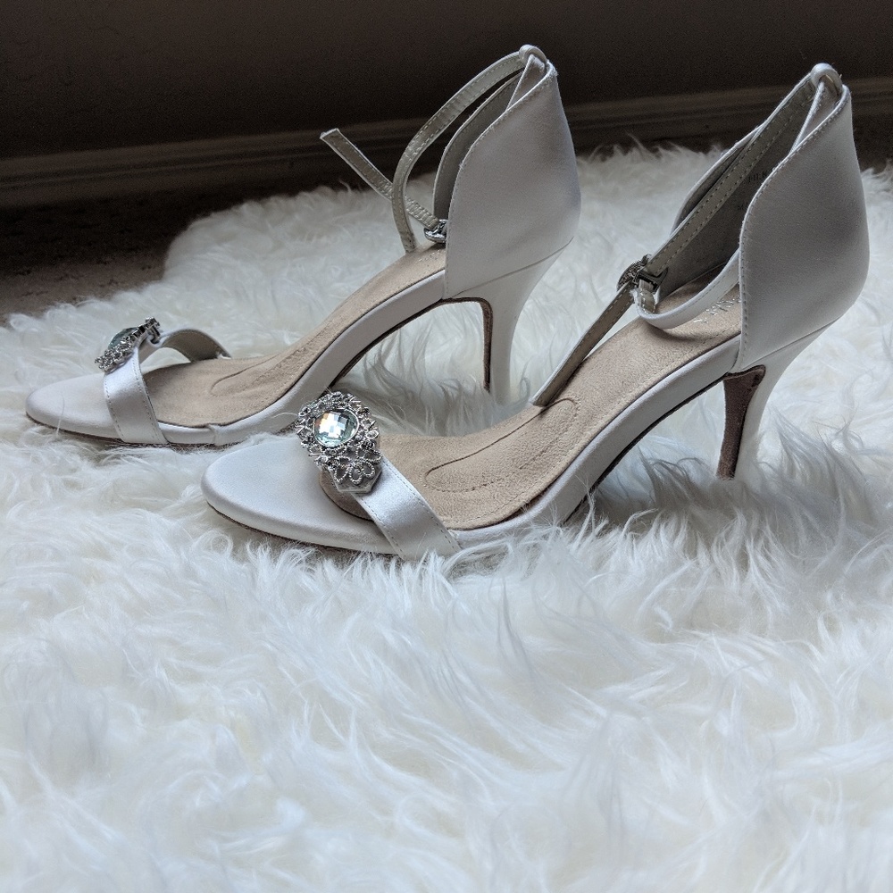 Angela Nuran Size 8 "Filagree" Shoes